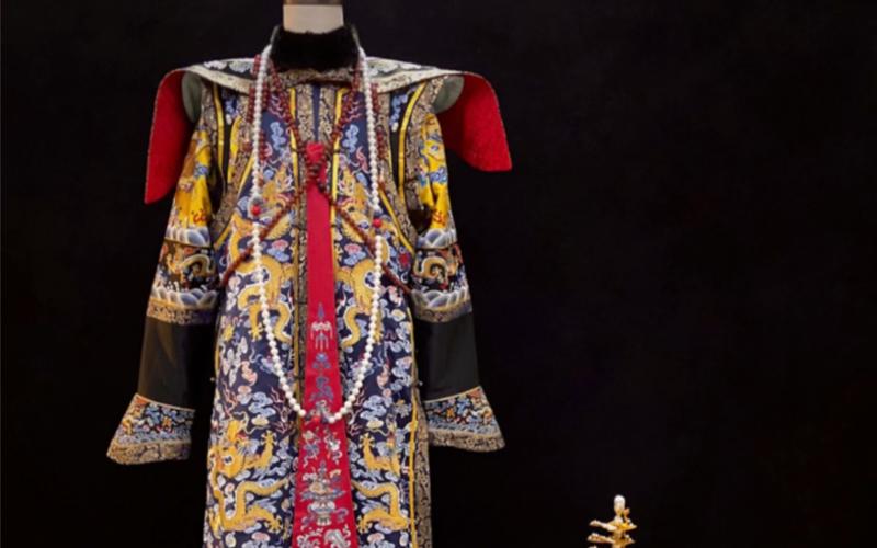 清朝服饰图片:清朝皇后服饰特点,清朝皇后服饰图解-第2张图片-文史 清朝服饰图片:清朝皇后服饰特点,清朝皇后服饰图解-第2张图片-文史