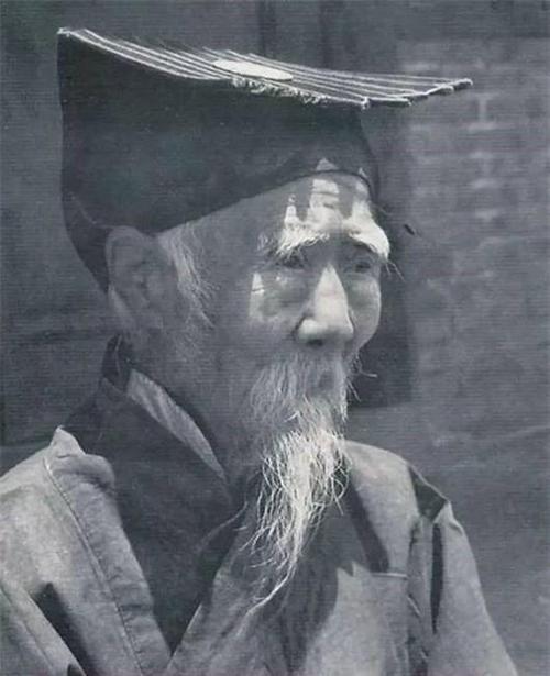 历史揭秘:现存的越战一等功臣的待遇如何,越战一等功获得者-第2张图片-文史 历史揭秘:现存的越战一等功臣的待遇如何,越战一等功获得者-第2张图片-文史