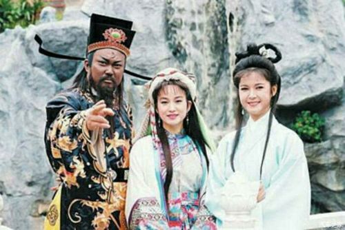展昭的老婆是谁（展昭的老婆几个）
