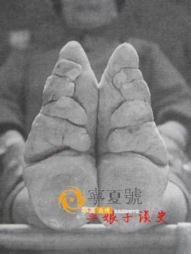 小脚为什么称为三寸金莲,小脚为什么叫三寸金莲