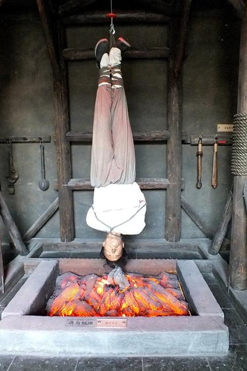 铁莲花：一种专为女子发明让女子生不如死的酷刑（做铁莲花）